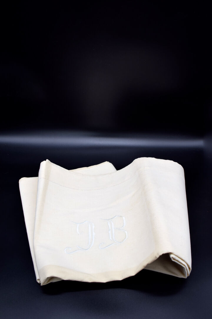 Old mestizo sheet and linen