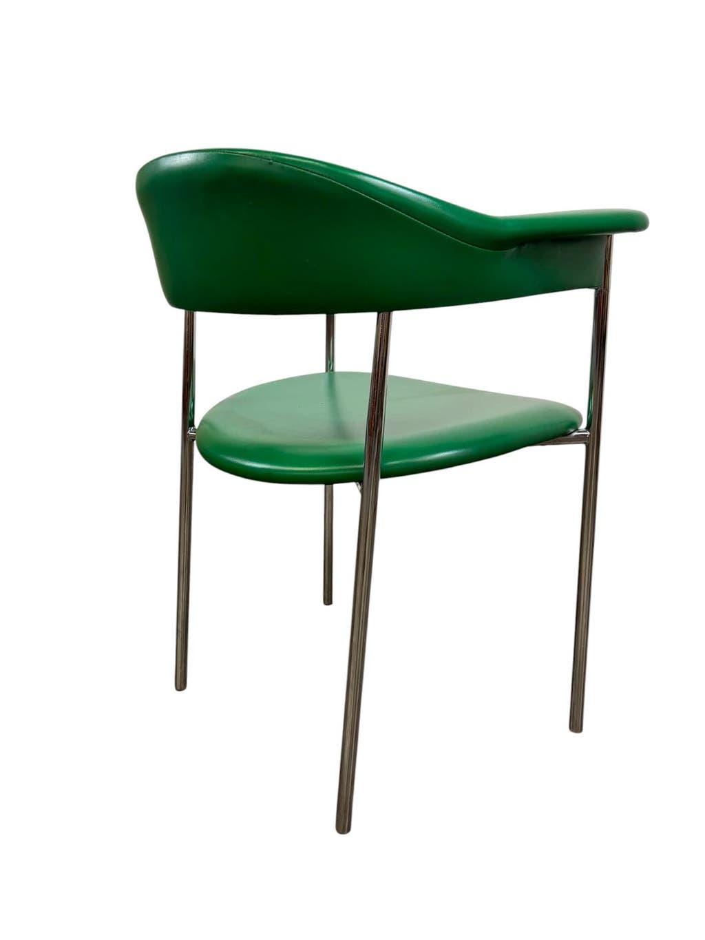 Chaise vintage chromée avec revêtement en skaï vert