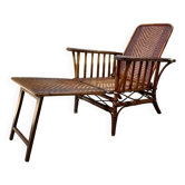 Chaise longue ancienne en rotin tressé avec repose-pieds