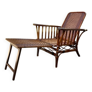 Chaise longue ancienne en rotin tressé avec repose-pieds
