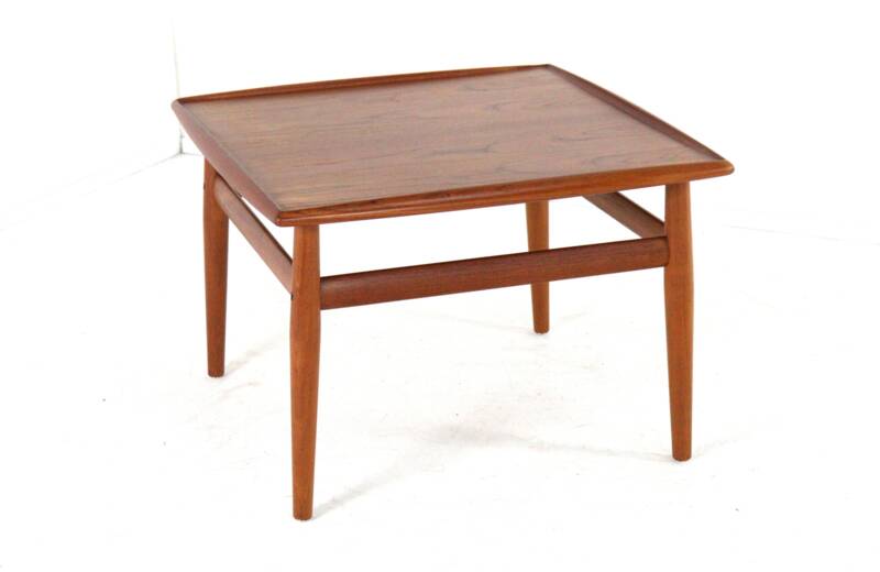 Grete Jalk for Glostrup coffee table danish design in teak