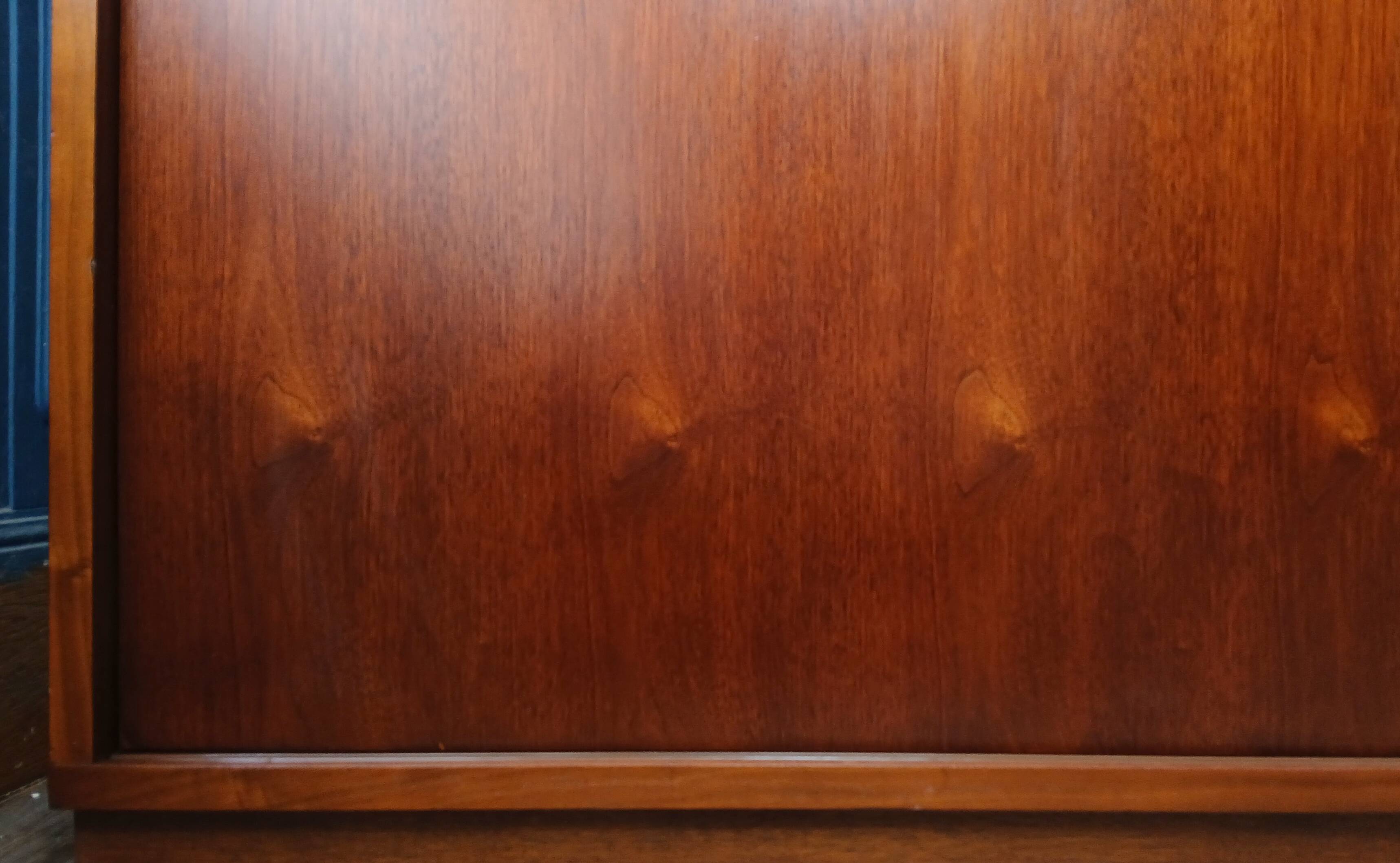 Enfilade with 2 sliding doors in the spirit of Osvaldo Borsani for Tecno. 60s.