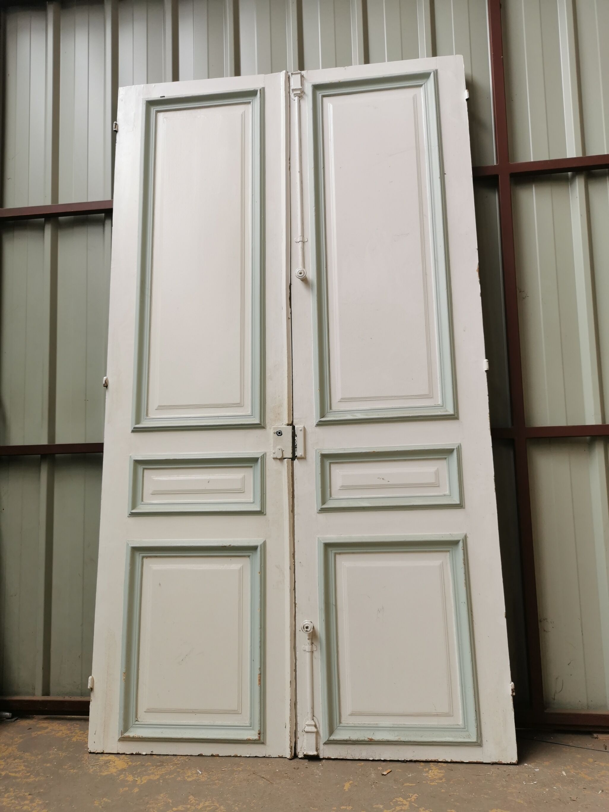 Pair of old Haussmann doors 1900/1920 with built