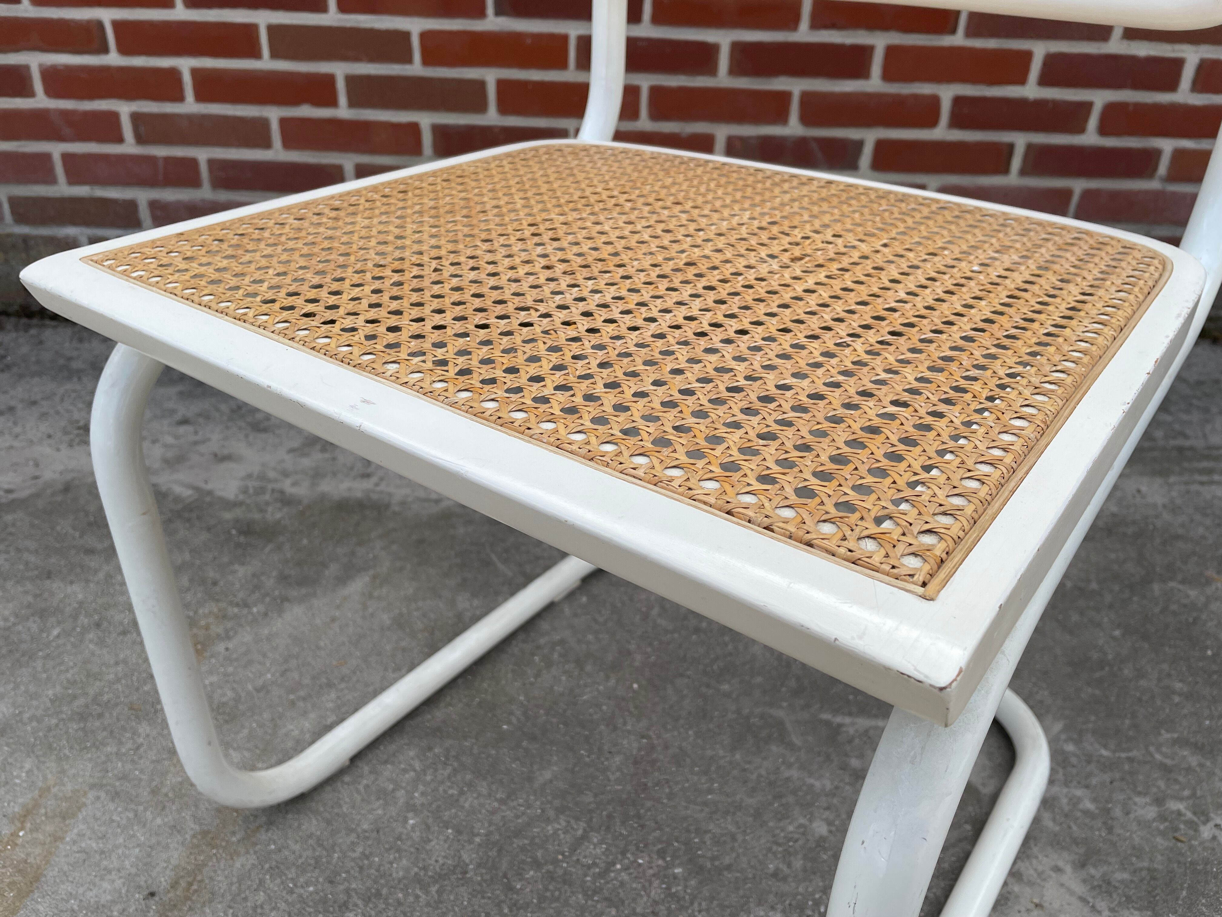 Set of 4 Cesca b32 model chairs in white