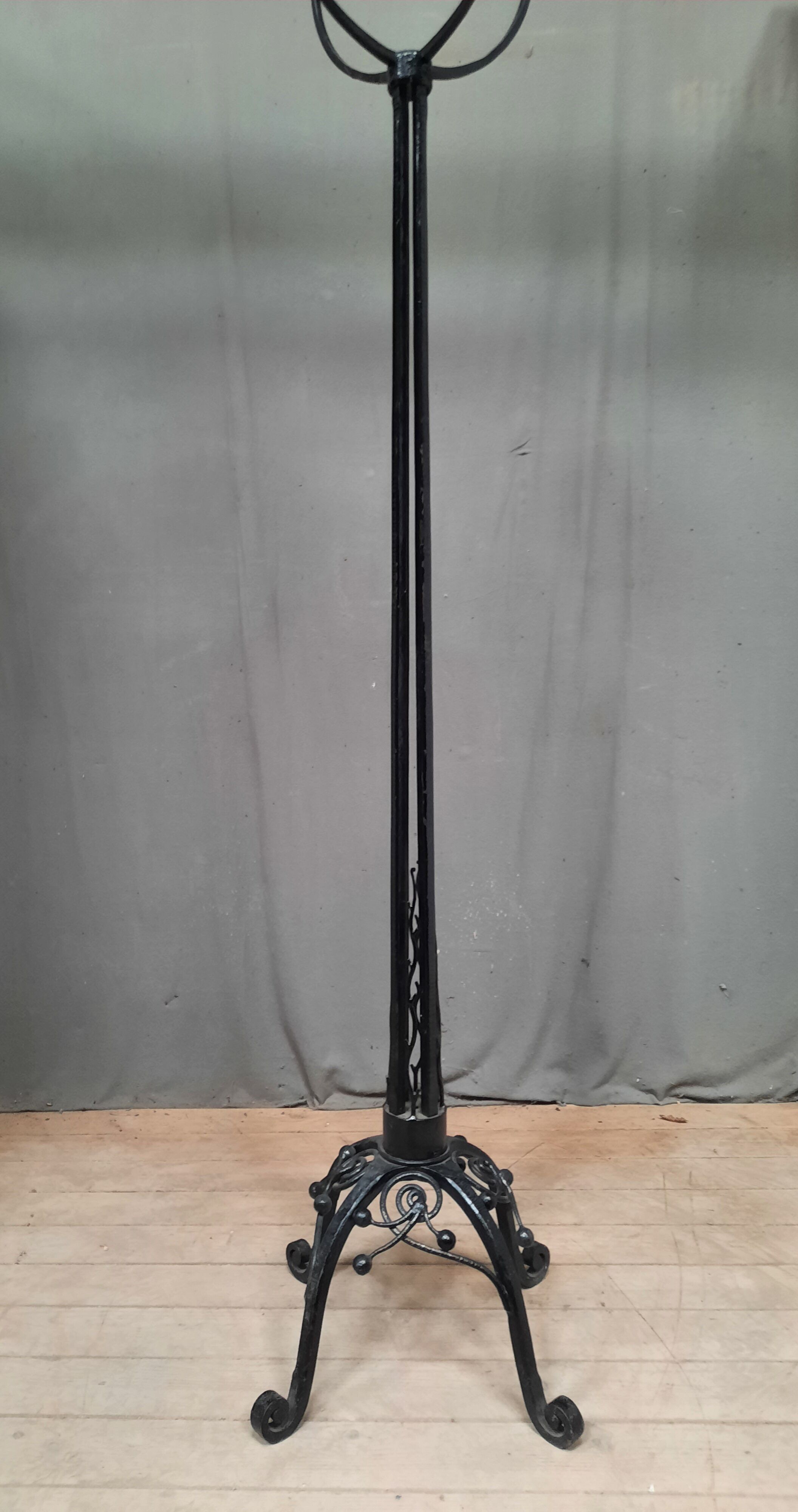 Lampadaire art déco en fer forgé