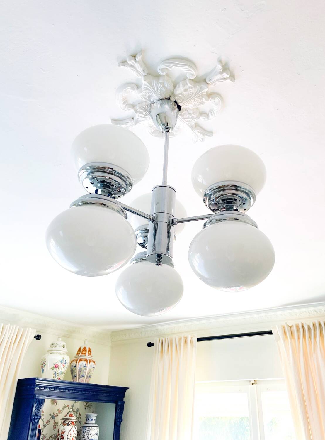 Suspension moderne en chrome et verre opalin