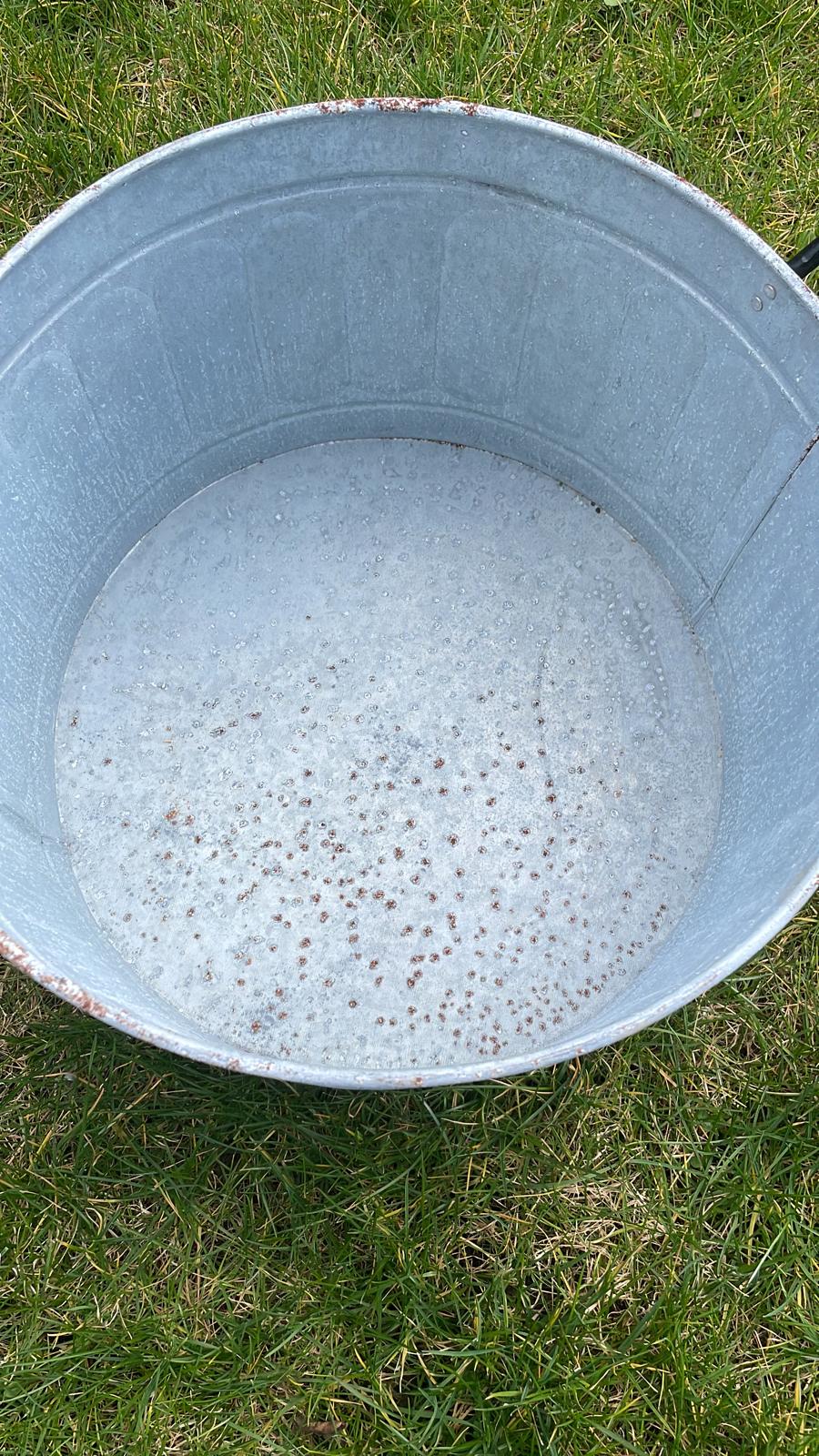 Round planter basin in vintage zinc