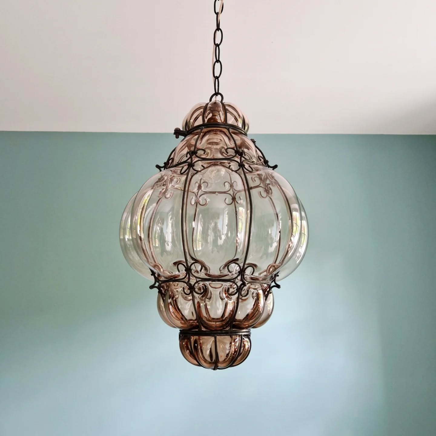 Large Venetian suspension in smoked blown Murano glass, mid-20th century.