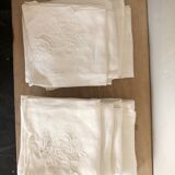 Ensemble de  10 serviettes de table vintage blanches et  brodées