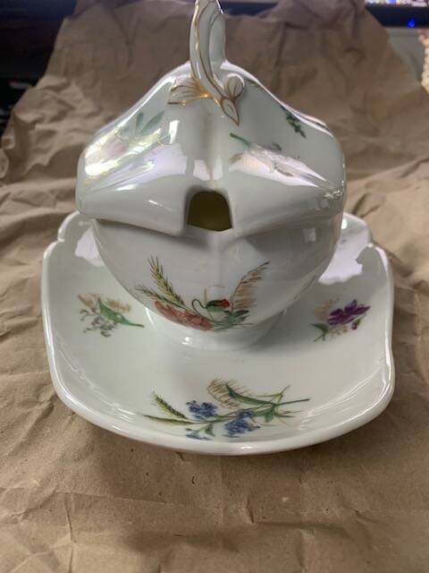 Old porcelain: Chapelle Paris/ 19, boulevard desItaliens/ medal 1844