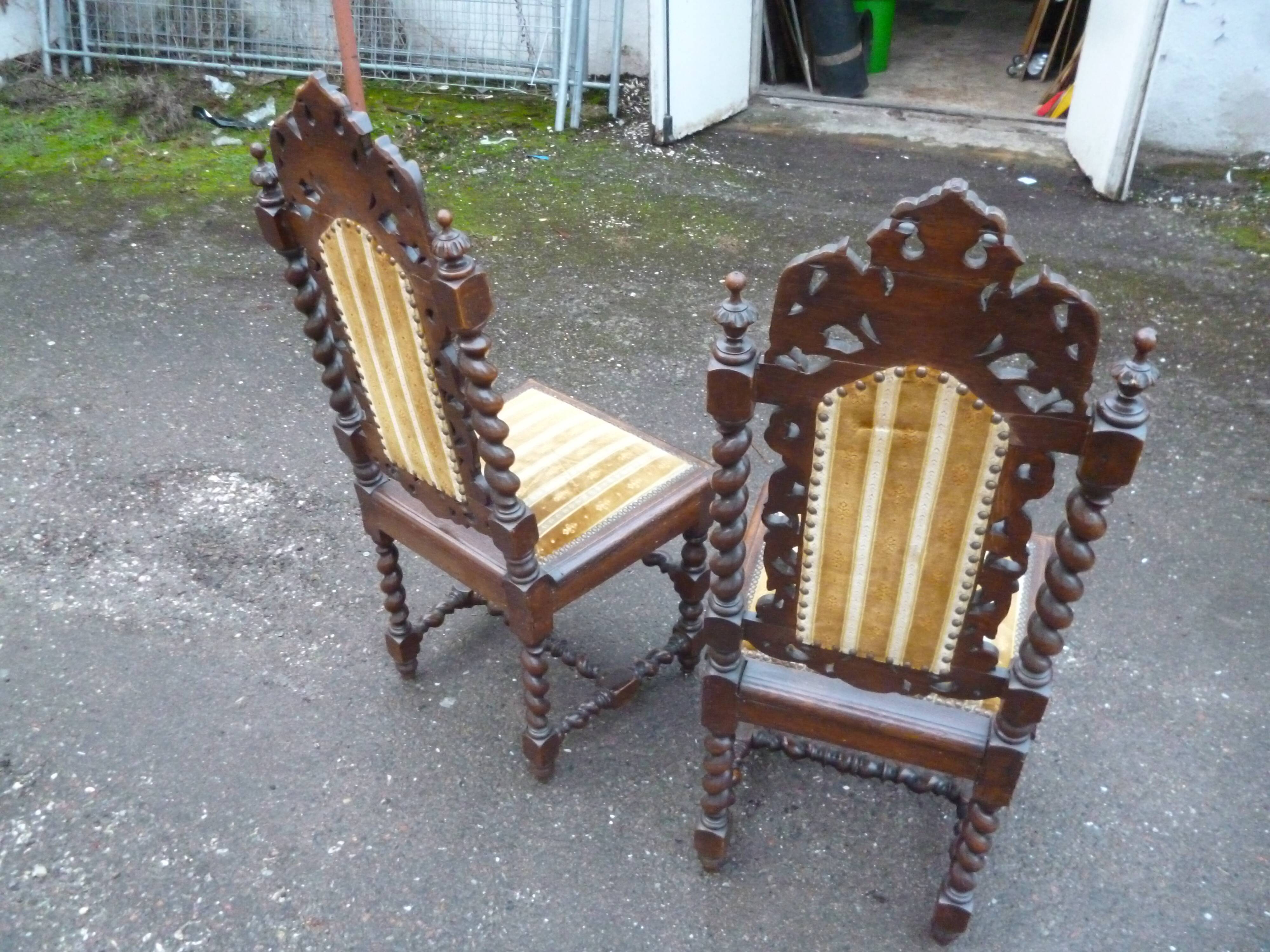 Paire de chaises sculptées