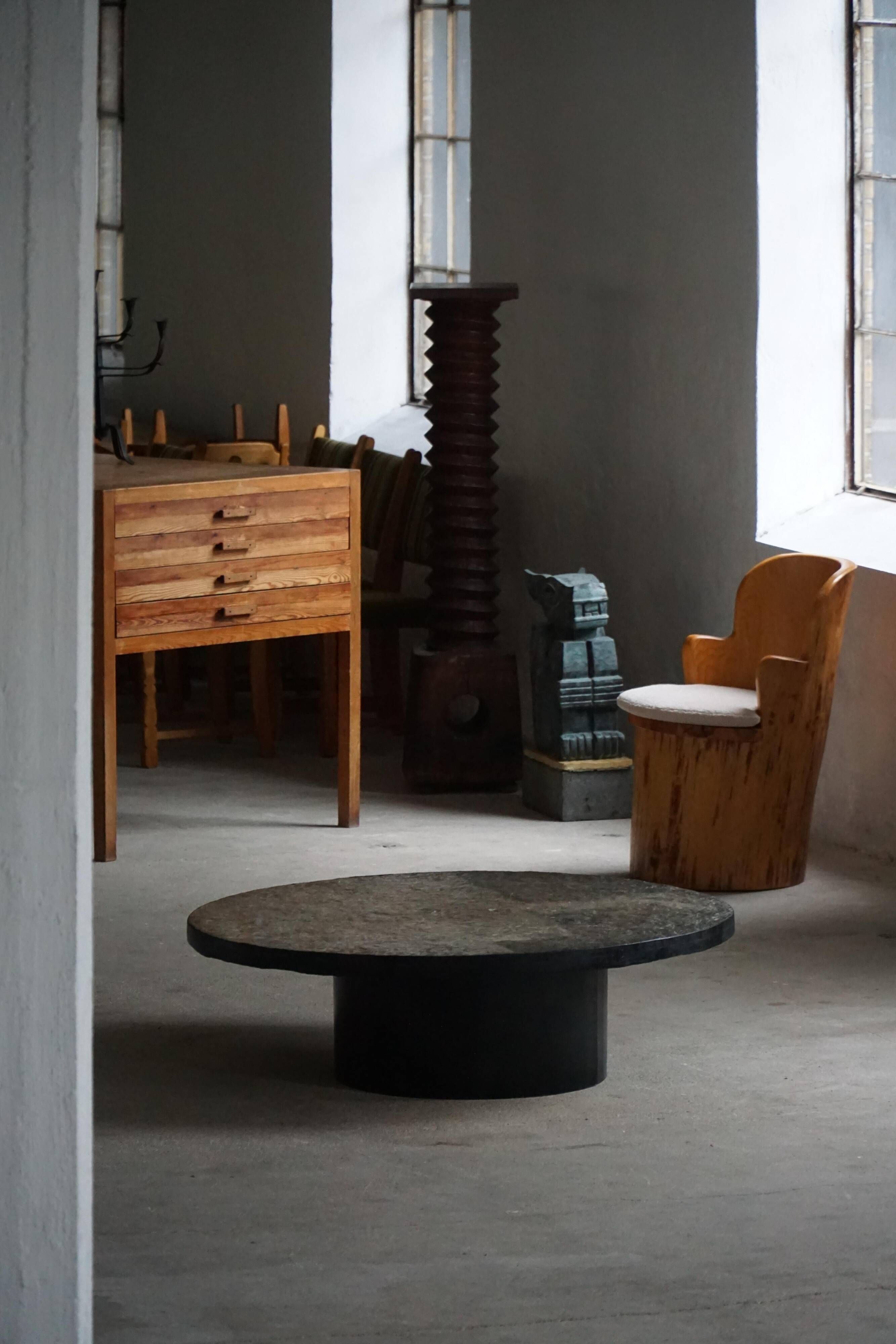 Round brutalist coffee table in stone and steel, mid-century French modernism, 1970s.