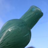 Cruche en verre soufflé vert émeraude – H32 cm x L10 cm