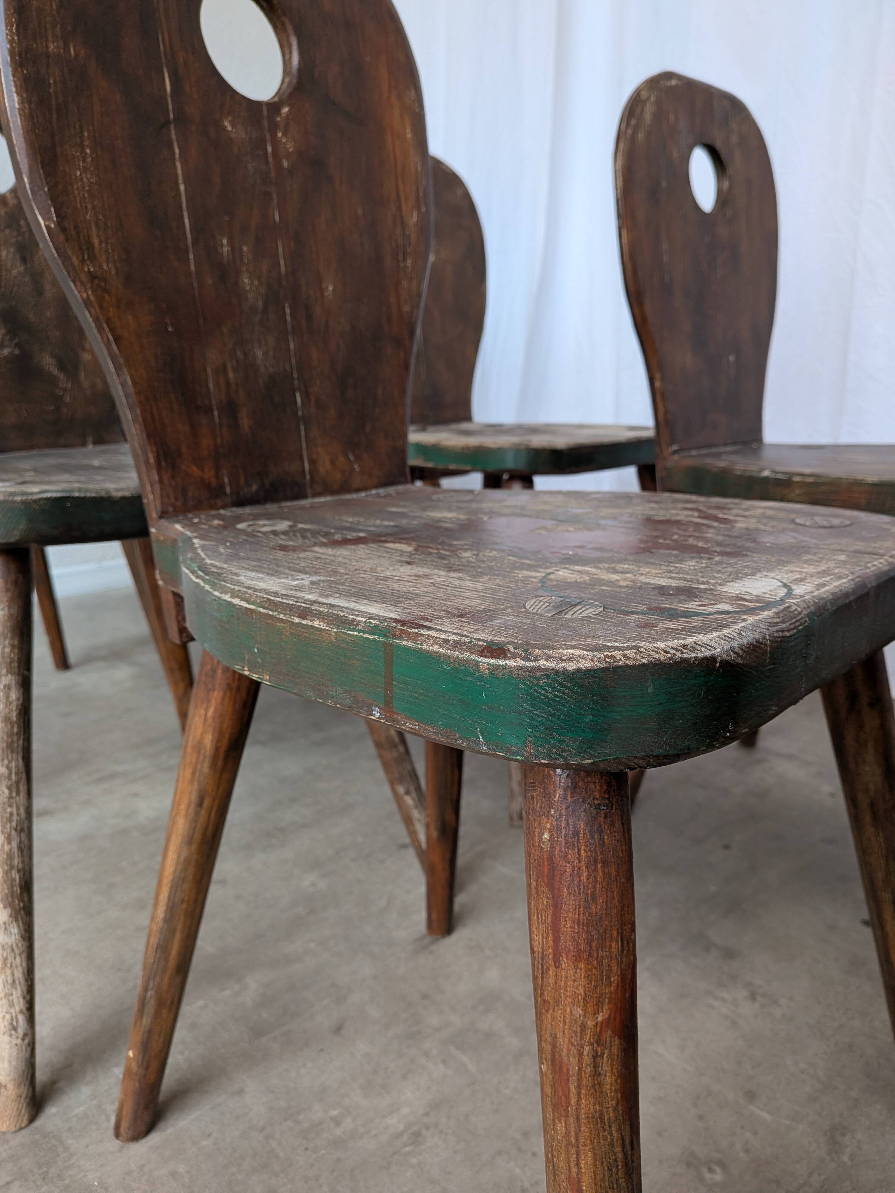8 chaises brutalistes vintage en bois