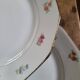 Lot de 8 assiettes en porcelaine à douze pans coupés – décor floral et