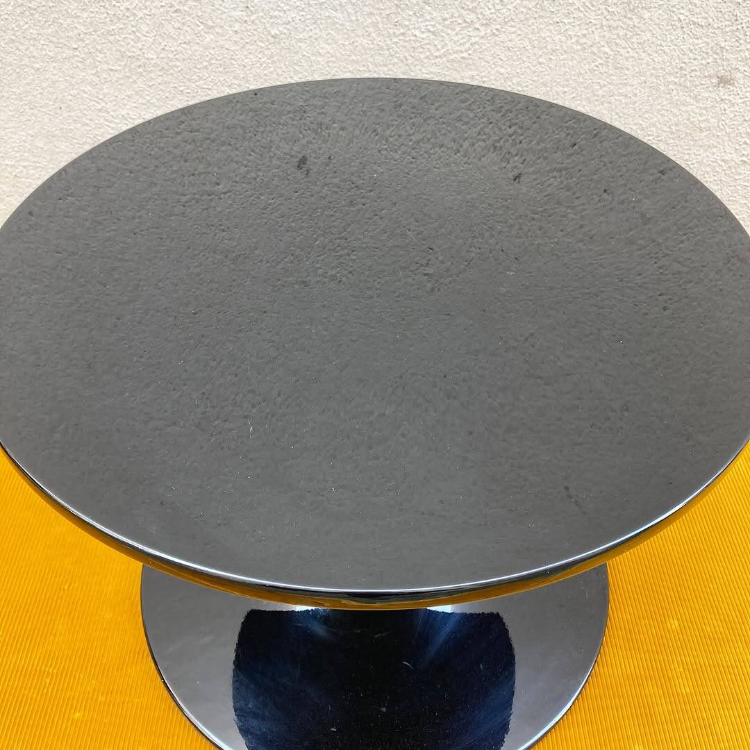 Designer coffee table – tulip base in resin and black lacquered plastic