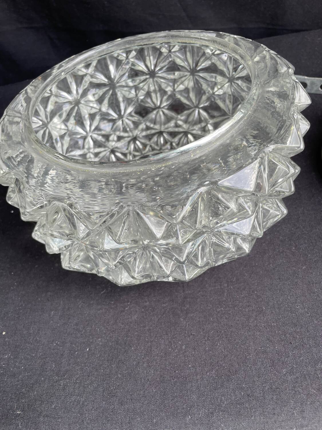 Ancienne Applique,verre ciselé pointe. Diamant vintage.