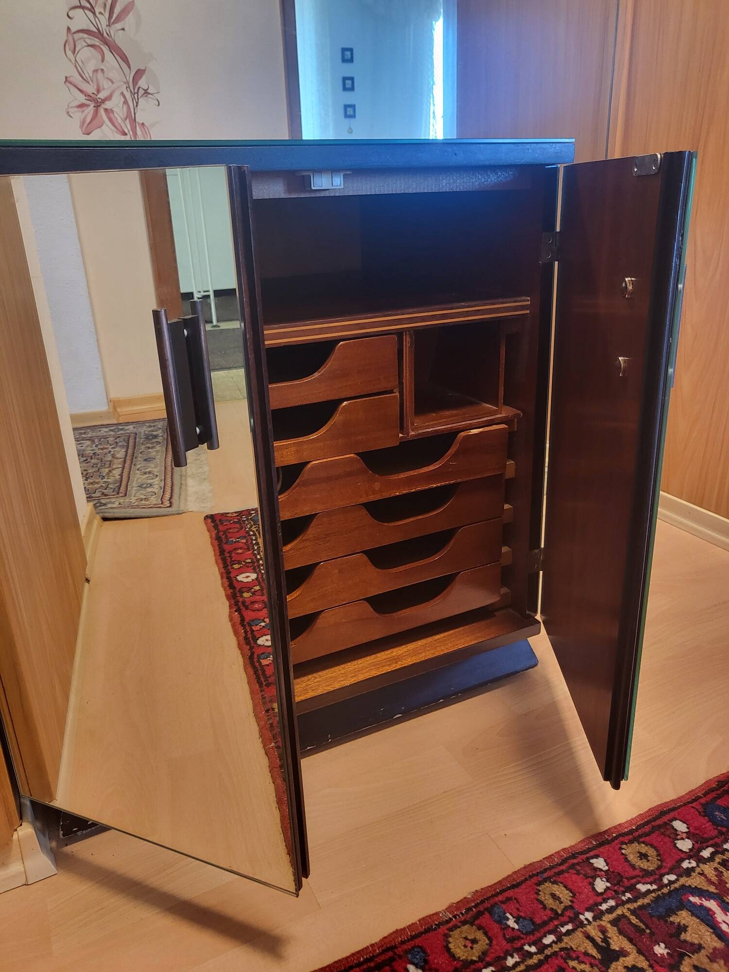 Petit meuble en verre miroir, France vers 1950