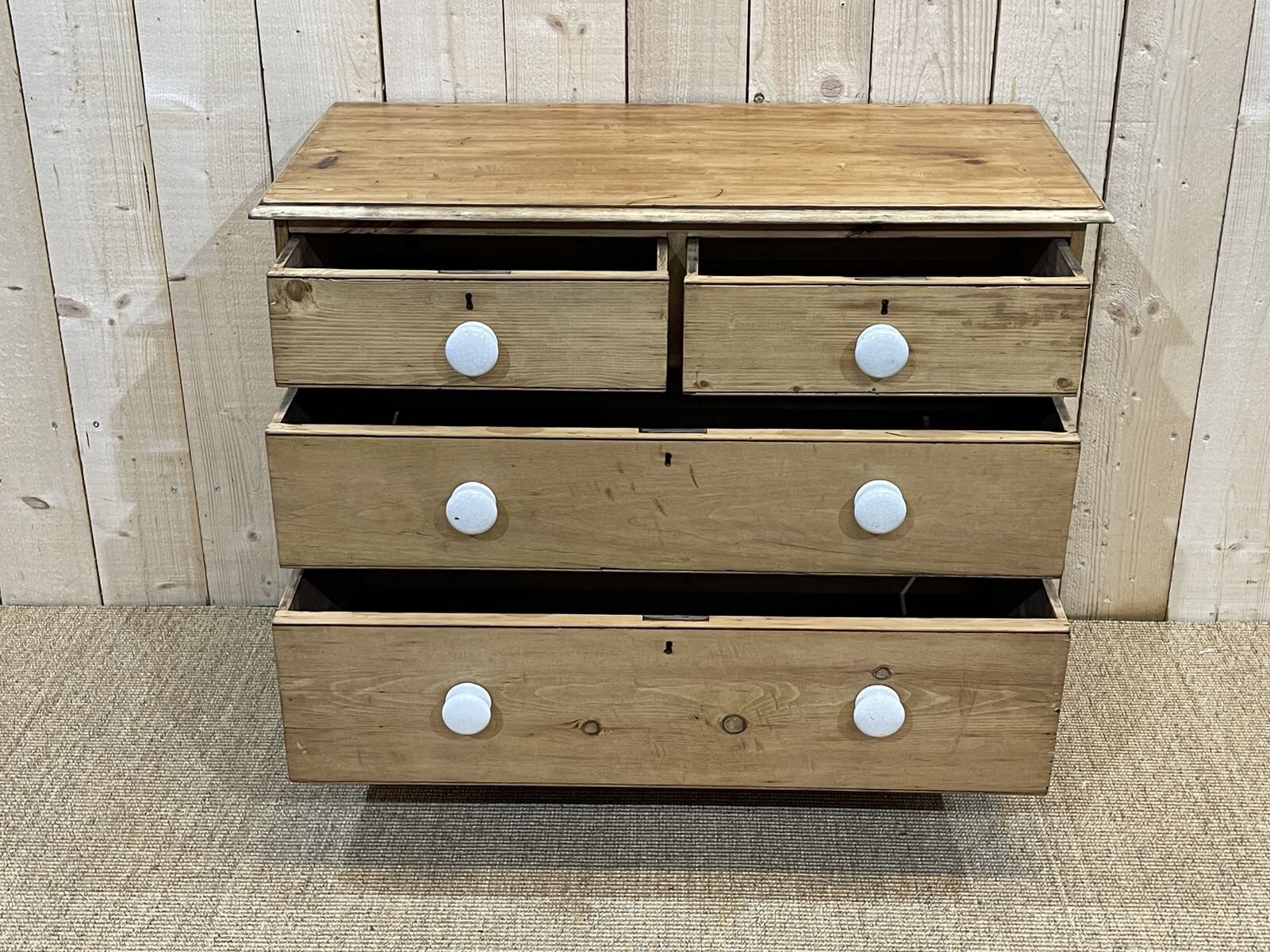 English dresser XIXth fir with its white porcelain buttons
