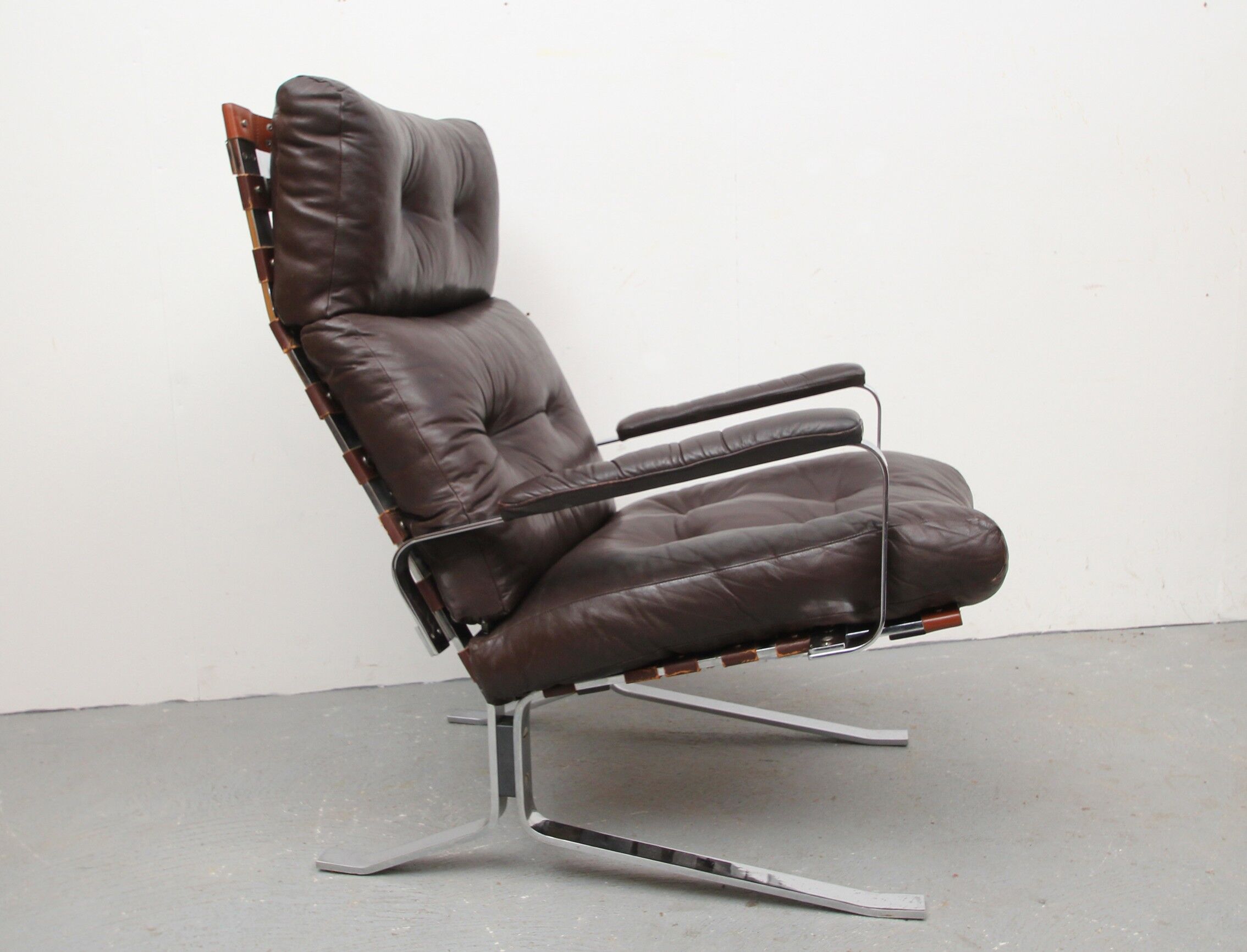 Fauteuil en cuir marron 1970