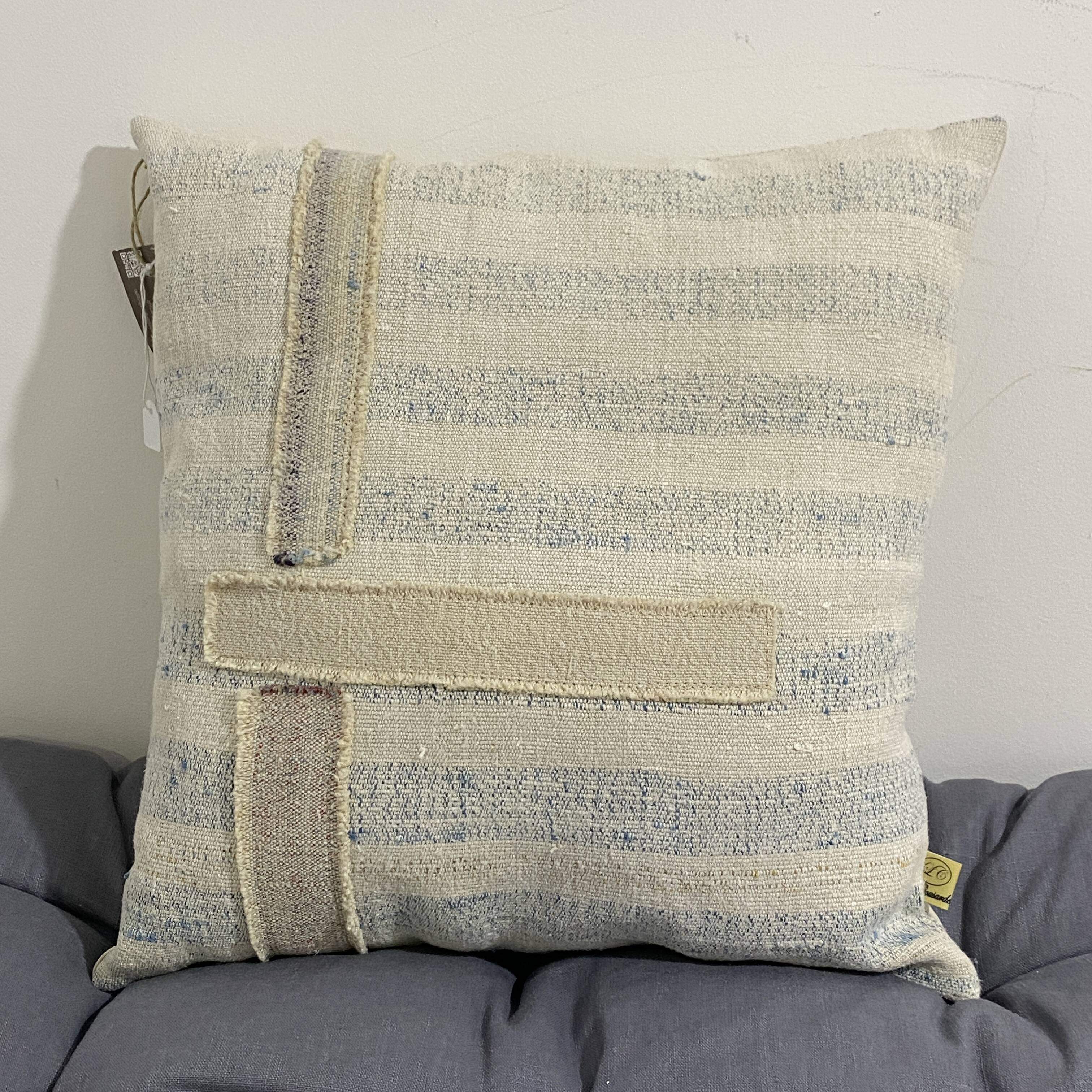 Handmade cushion in vintage fabric, Kilim style.