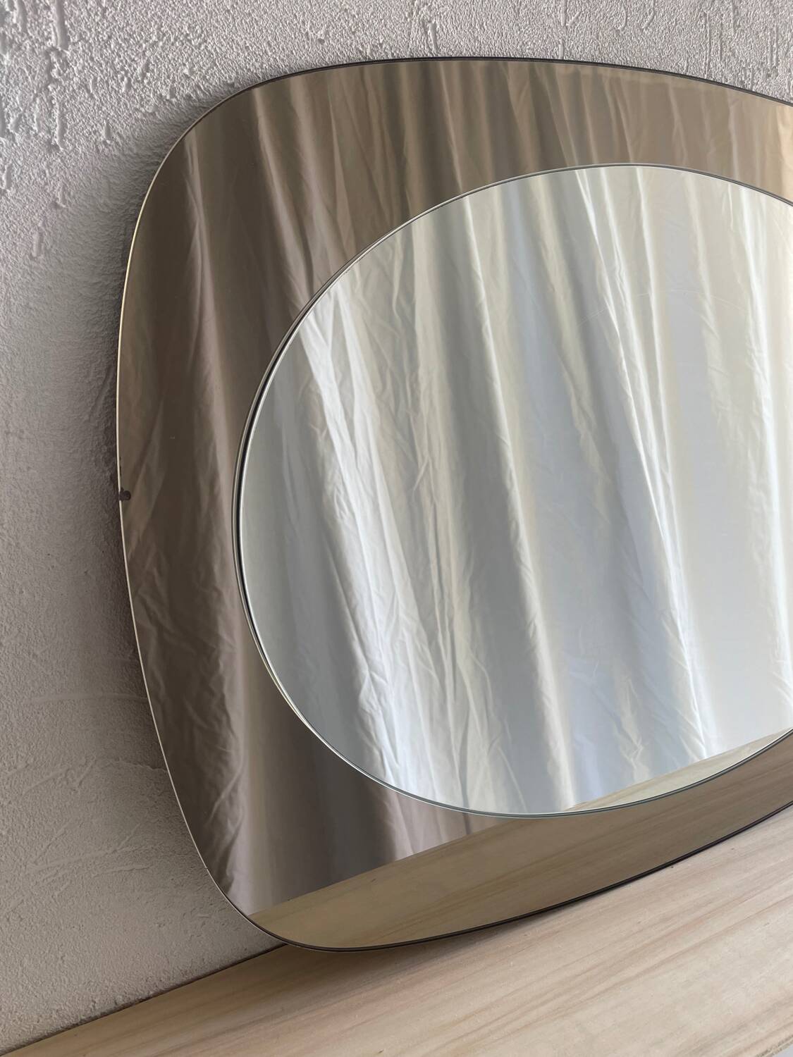 Miroir en verre fumé 70’s space age