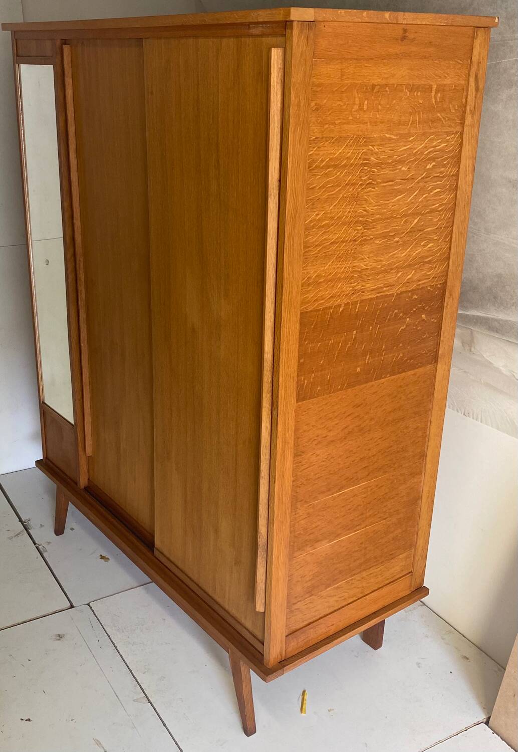 Armoire vintage pieds compas années 60