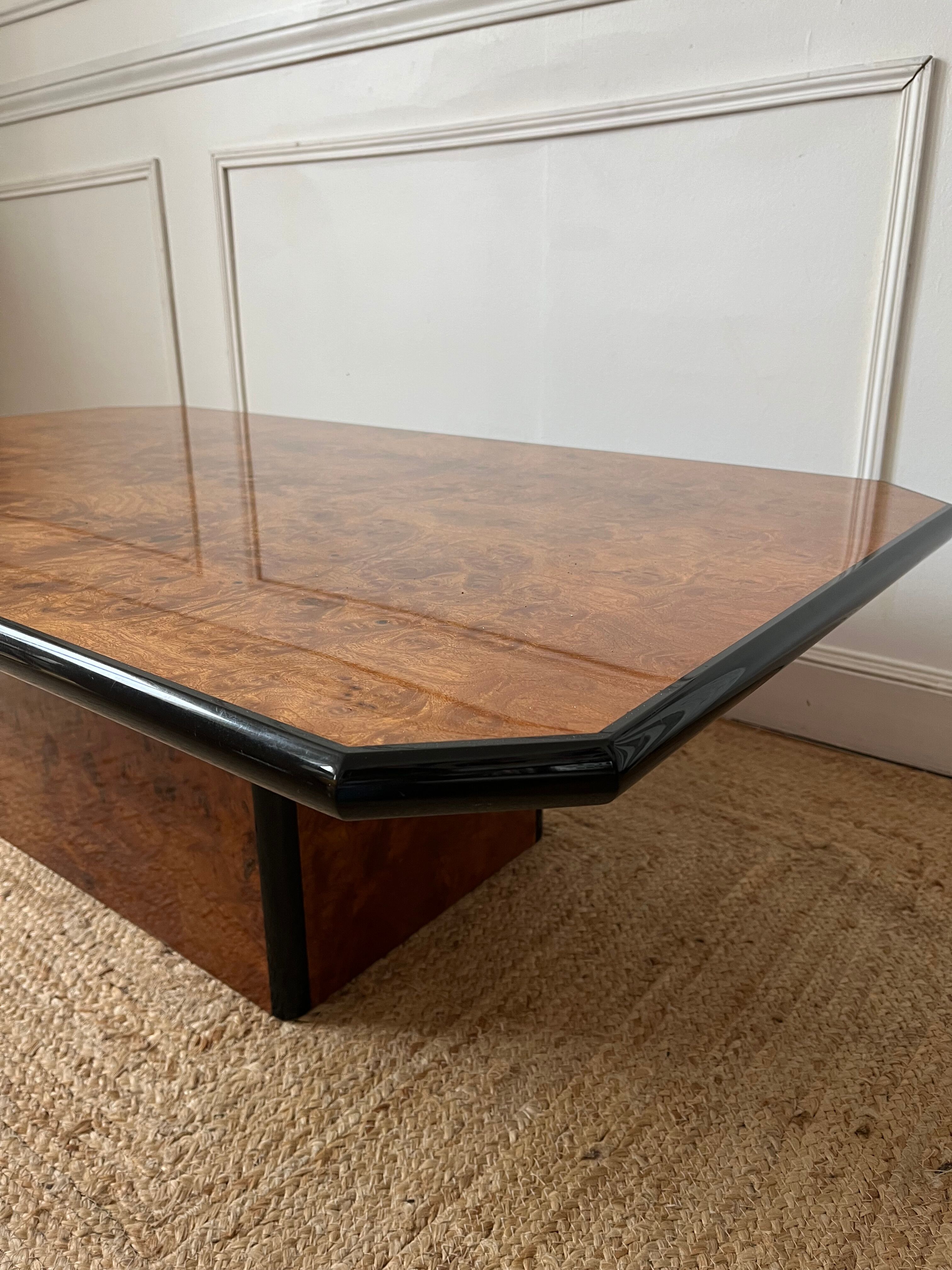 Table basse en loupe d’orme, 1970