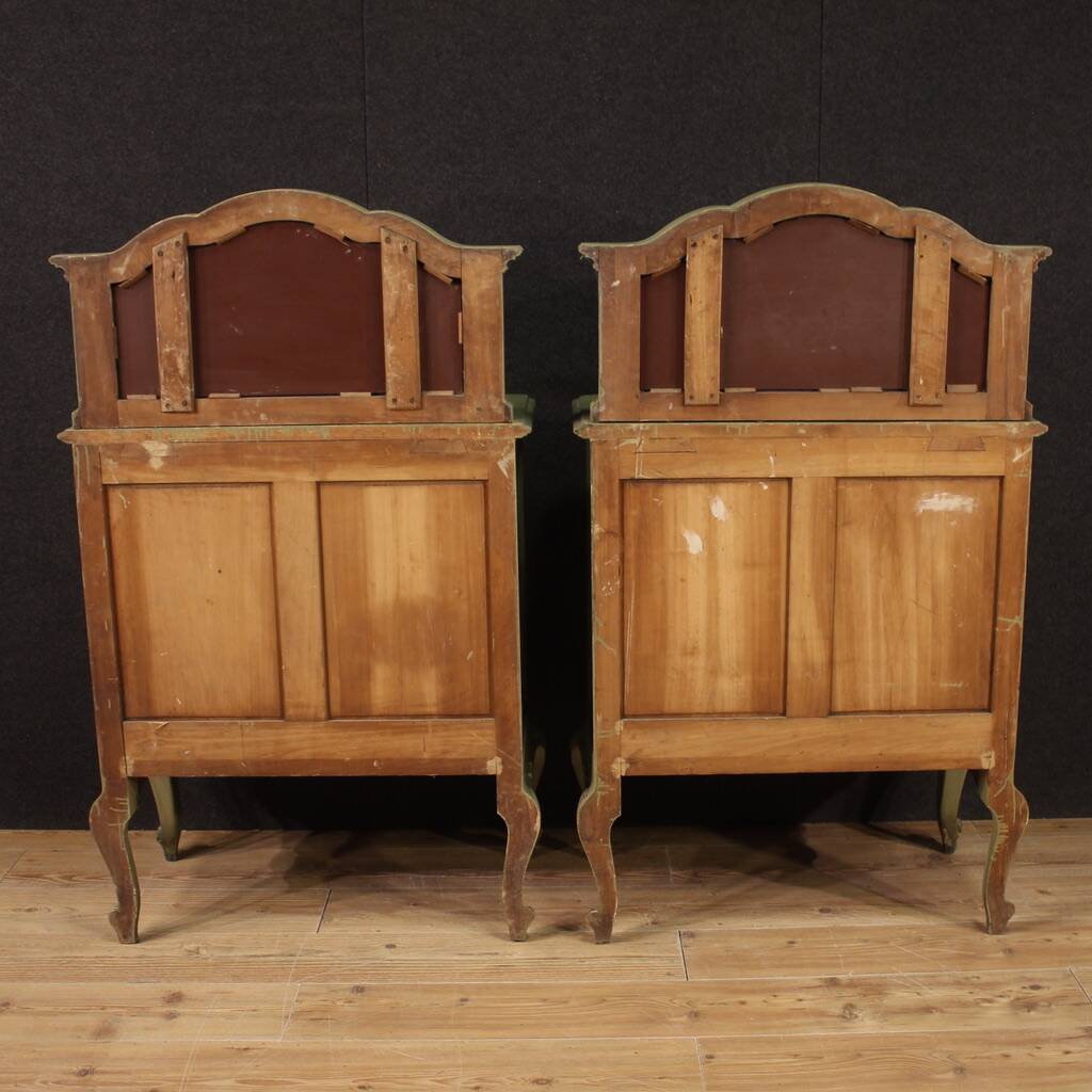 Paire de buffets italiens du XXe siècle avec miroir