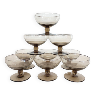 Lot de 9 coupes à champagne en verre fumé