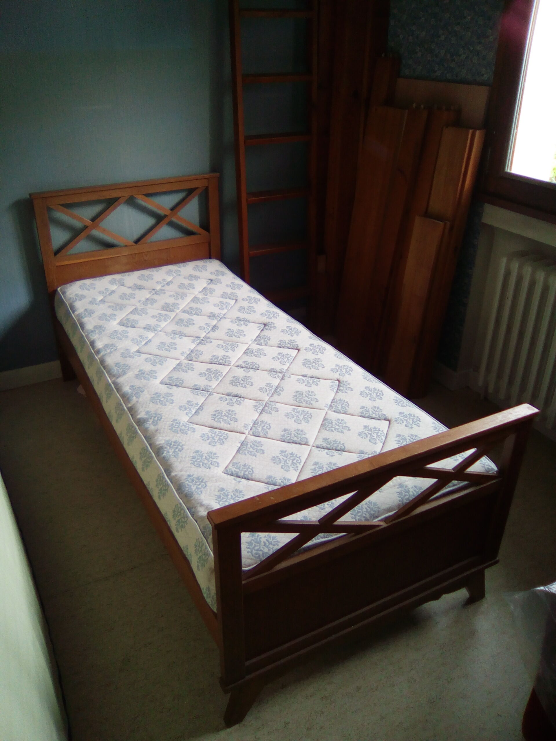 Vintage bed year 60 a place in light solid wood