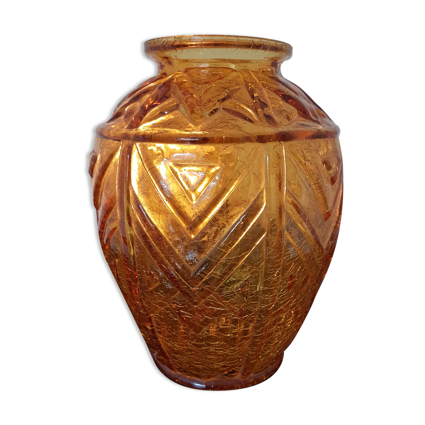 Caramel-colored cracked glass vase
