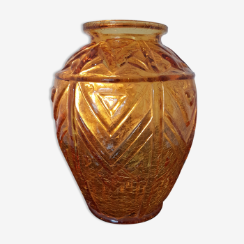 Caramel-colored cracked glass vase