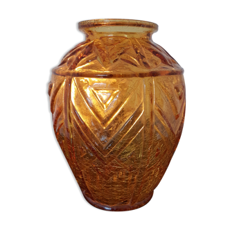 Caramel-colored cracked glass vase