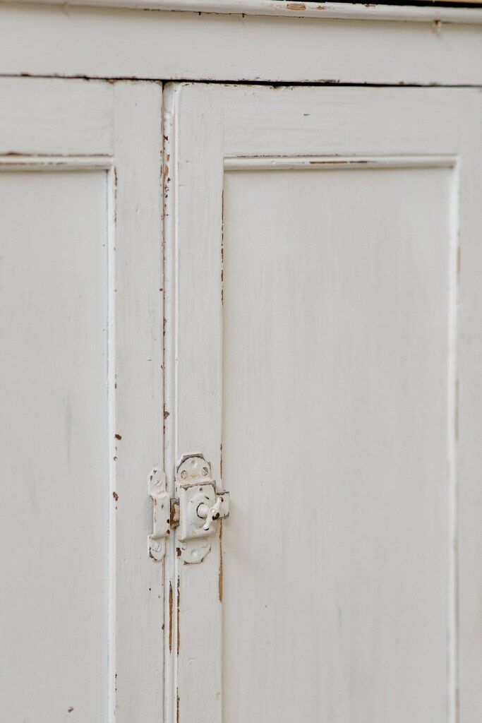 Furniture low white, top fir double door