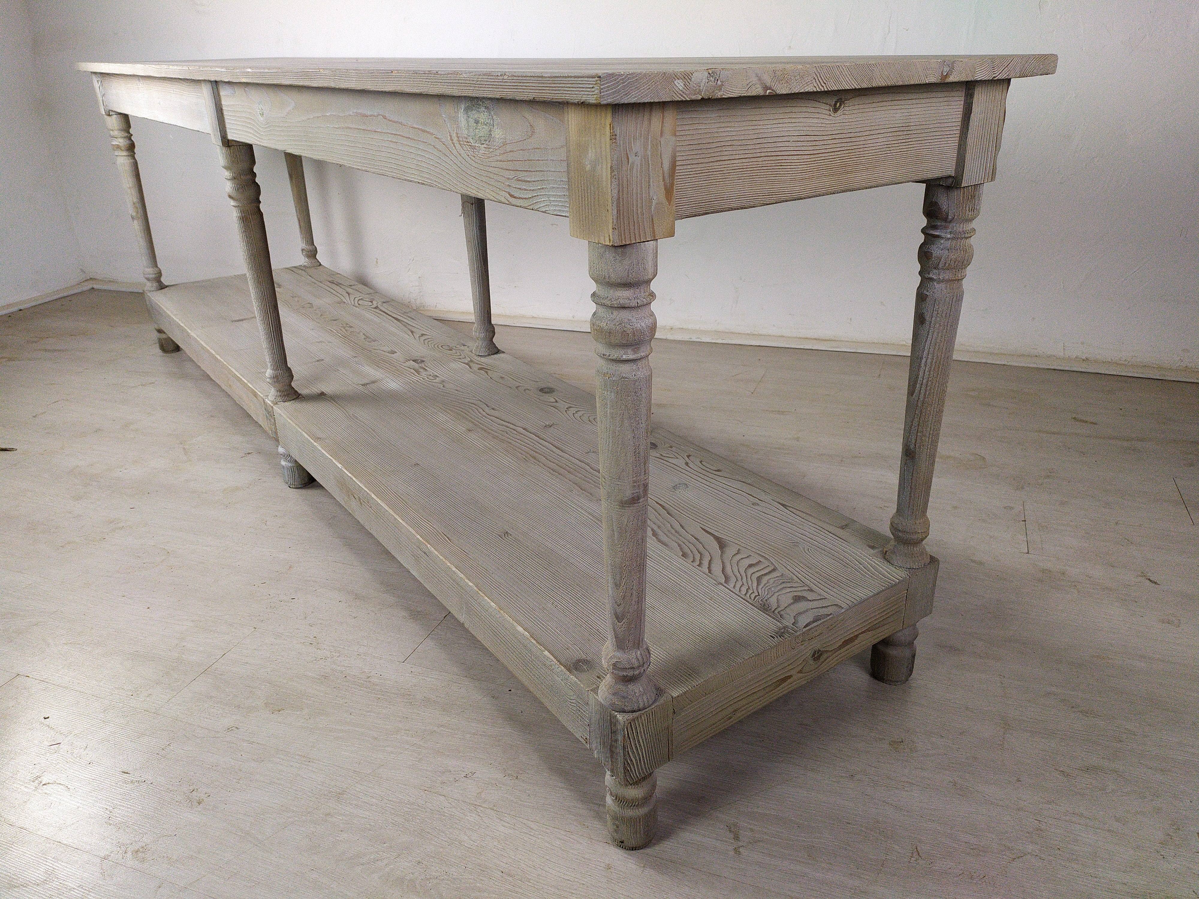 Table serving draper