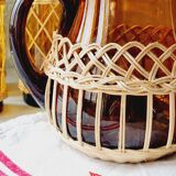 Carafe and glasses in blown amber glass and wicker