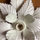 Applique fleur en métal laqué blanc