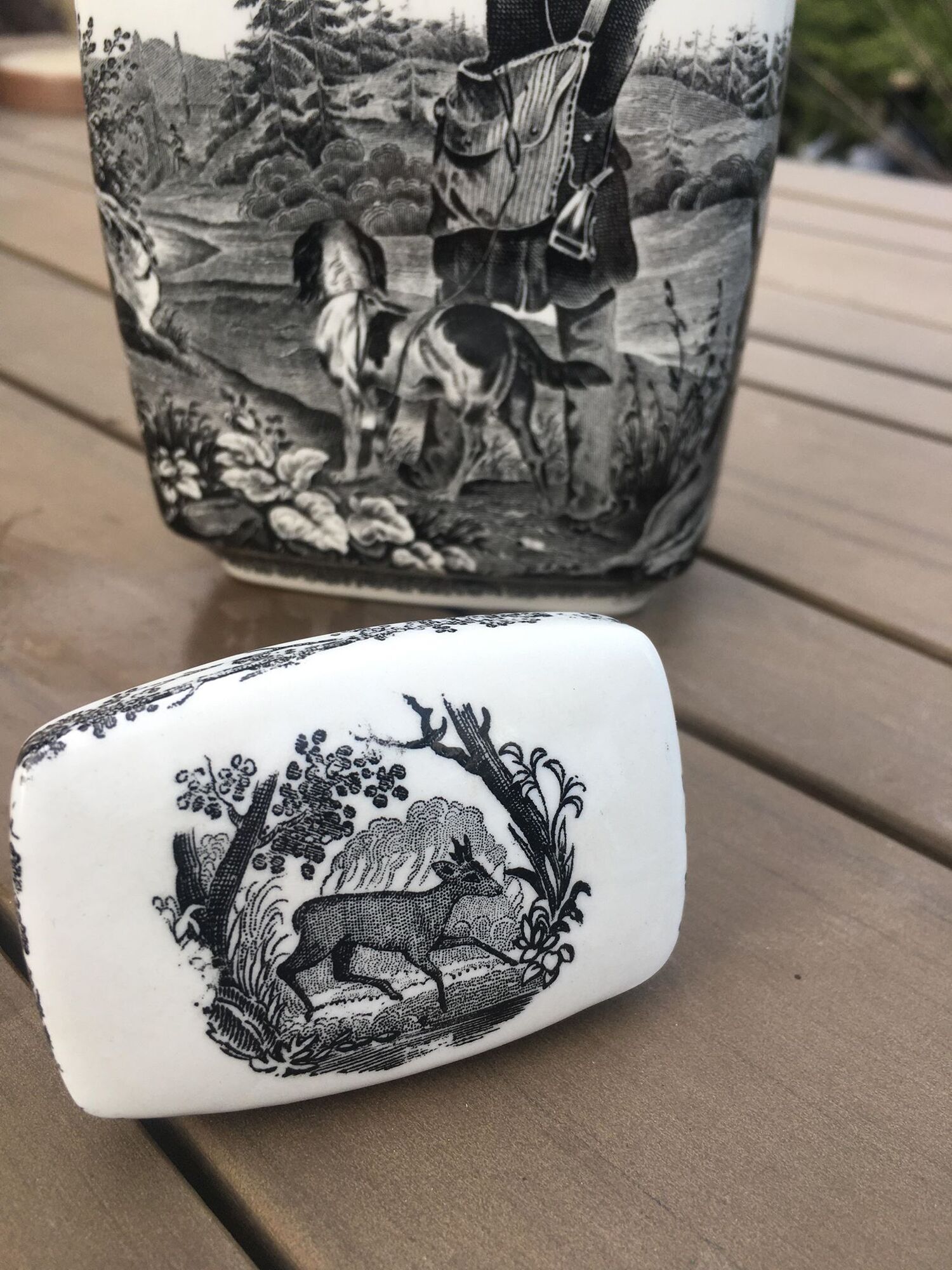 Liquor service porcelain de Villeroy - Boch, Artemis model, "The Hunt" theme (7 pieces)