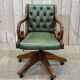 Fauteuil de bureau anglais Chesterfield en cuir vert