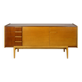 Buffet moderne du milieu du siècle restauré en acajou et frêne. Années 1960.