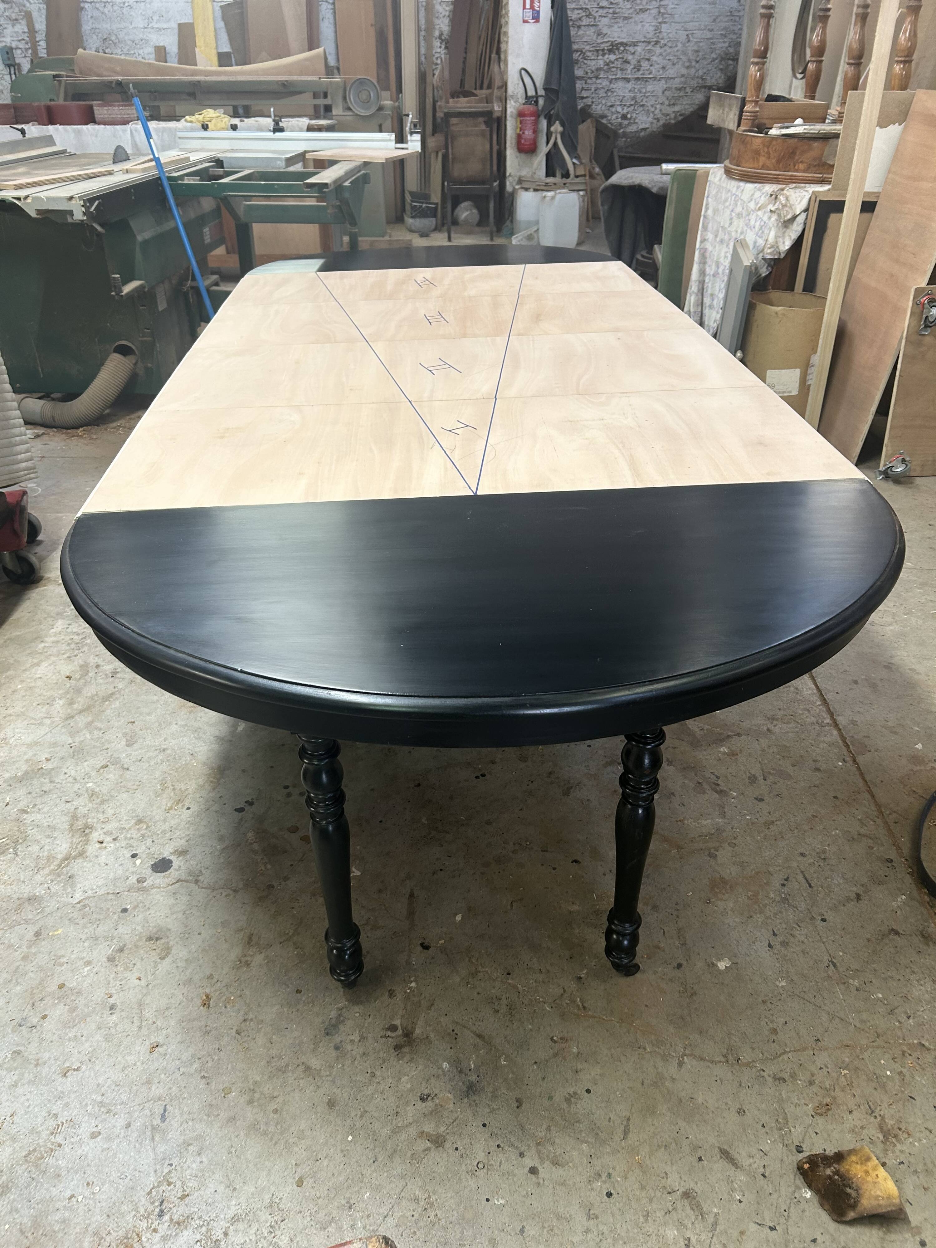 Extensible Napoleon III table