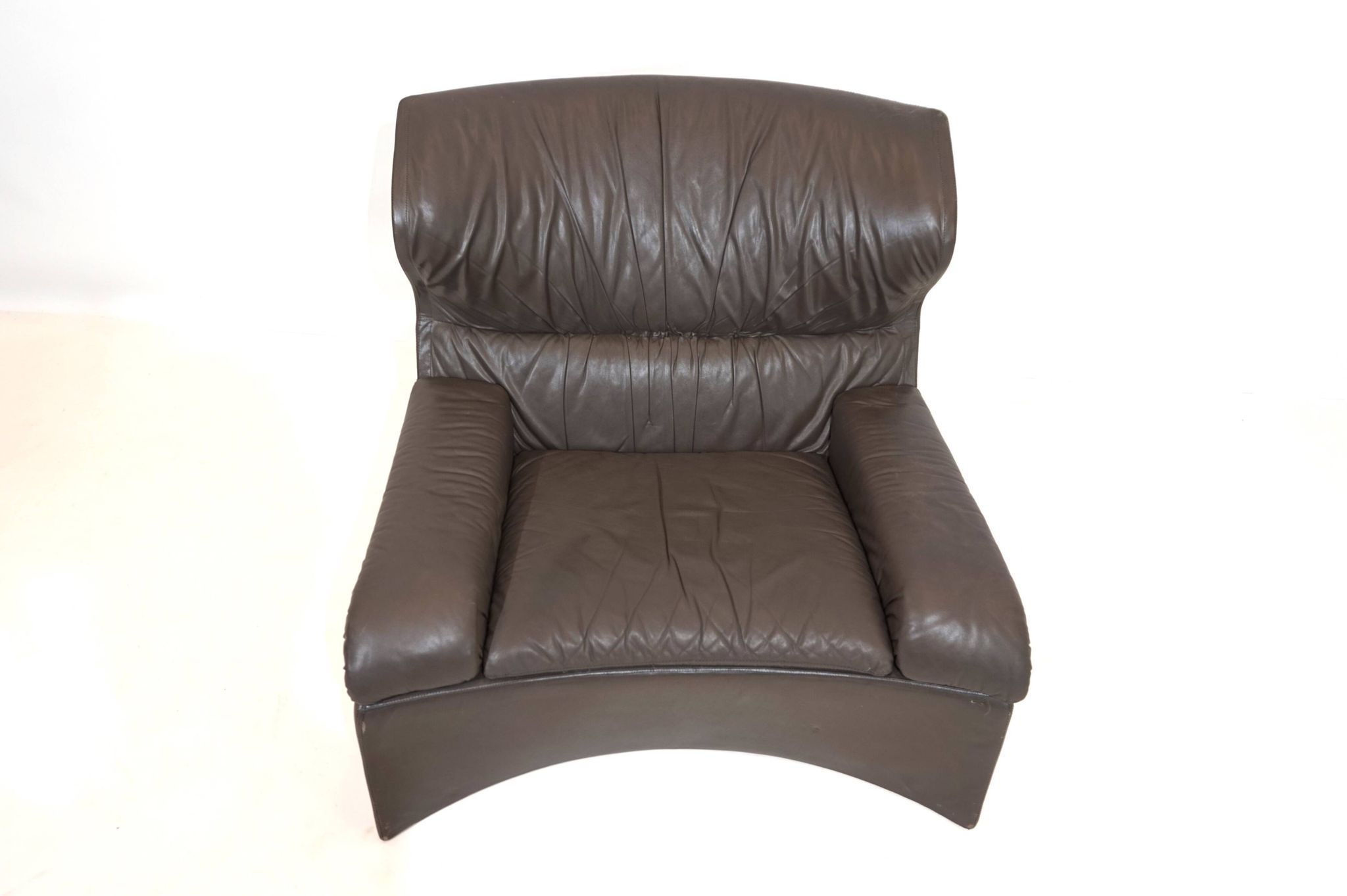 Saporiti Vela Alta leather armchair with ottoman by Giovanni Offredi