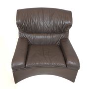Saporiti Vela Alta leather armchair with ottoman by Giovanni Offredi