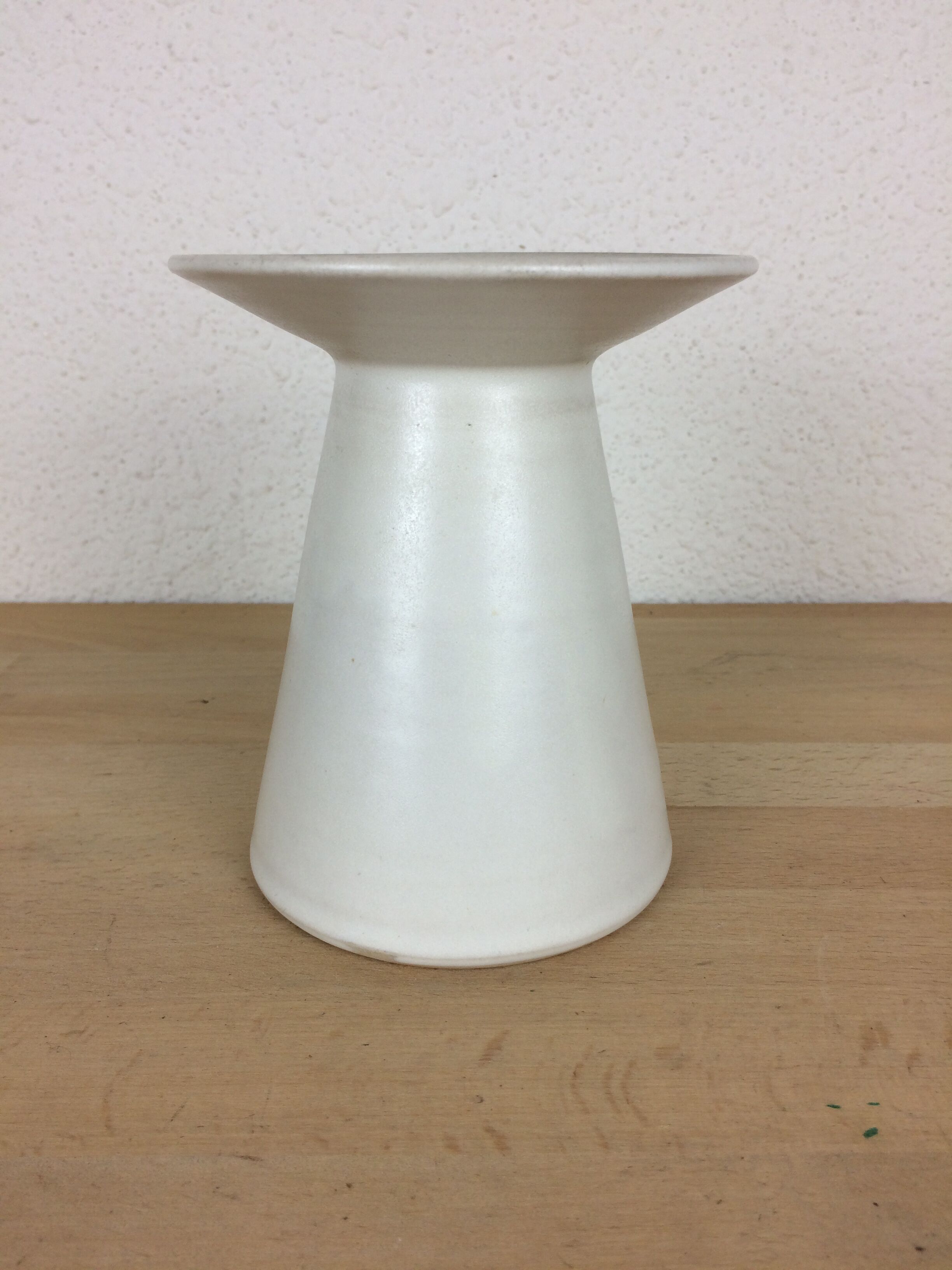 White ceramic vase Jungnickel