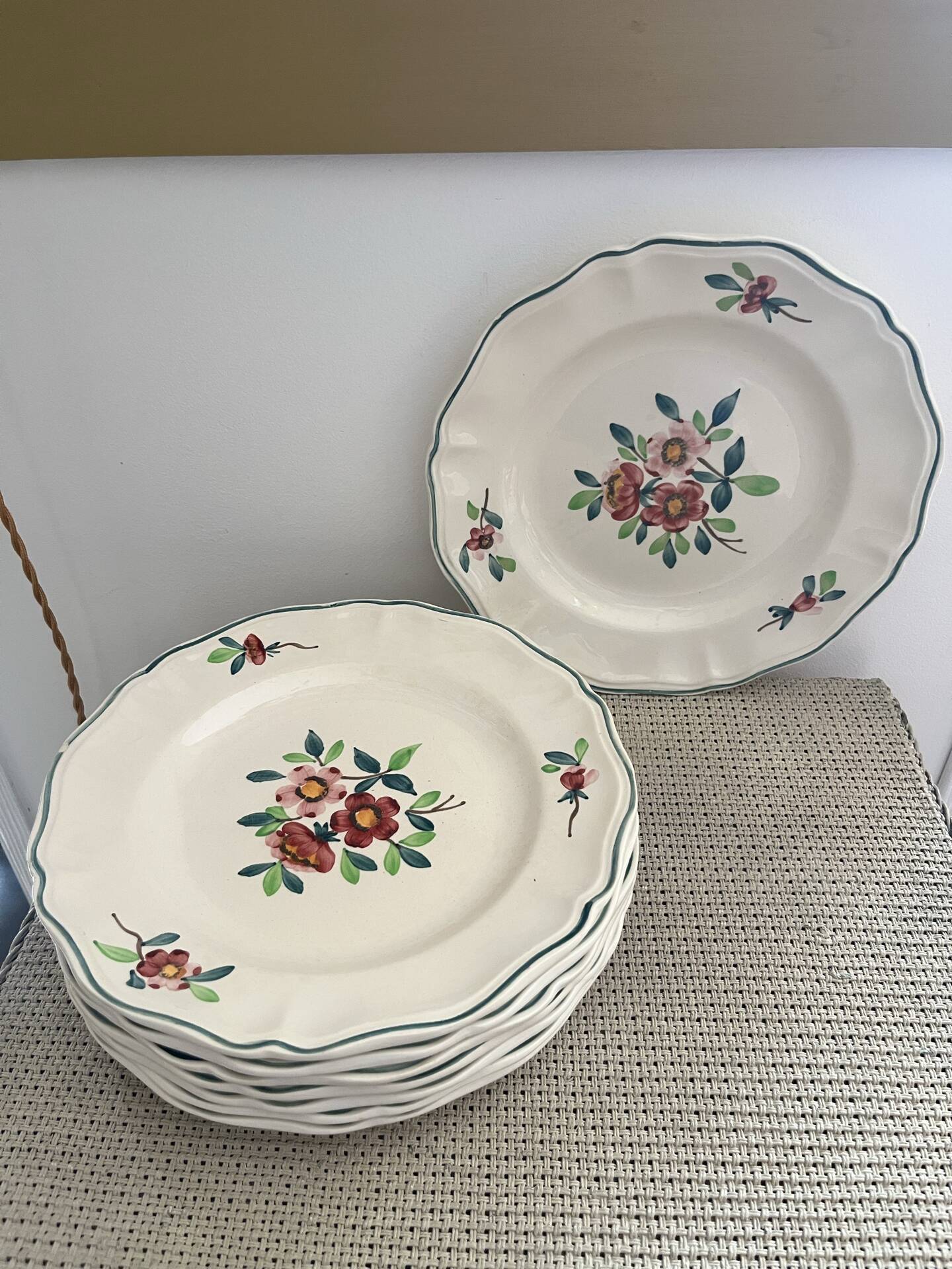8 assiettes plates 