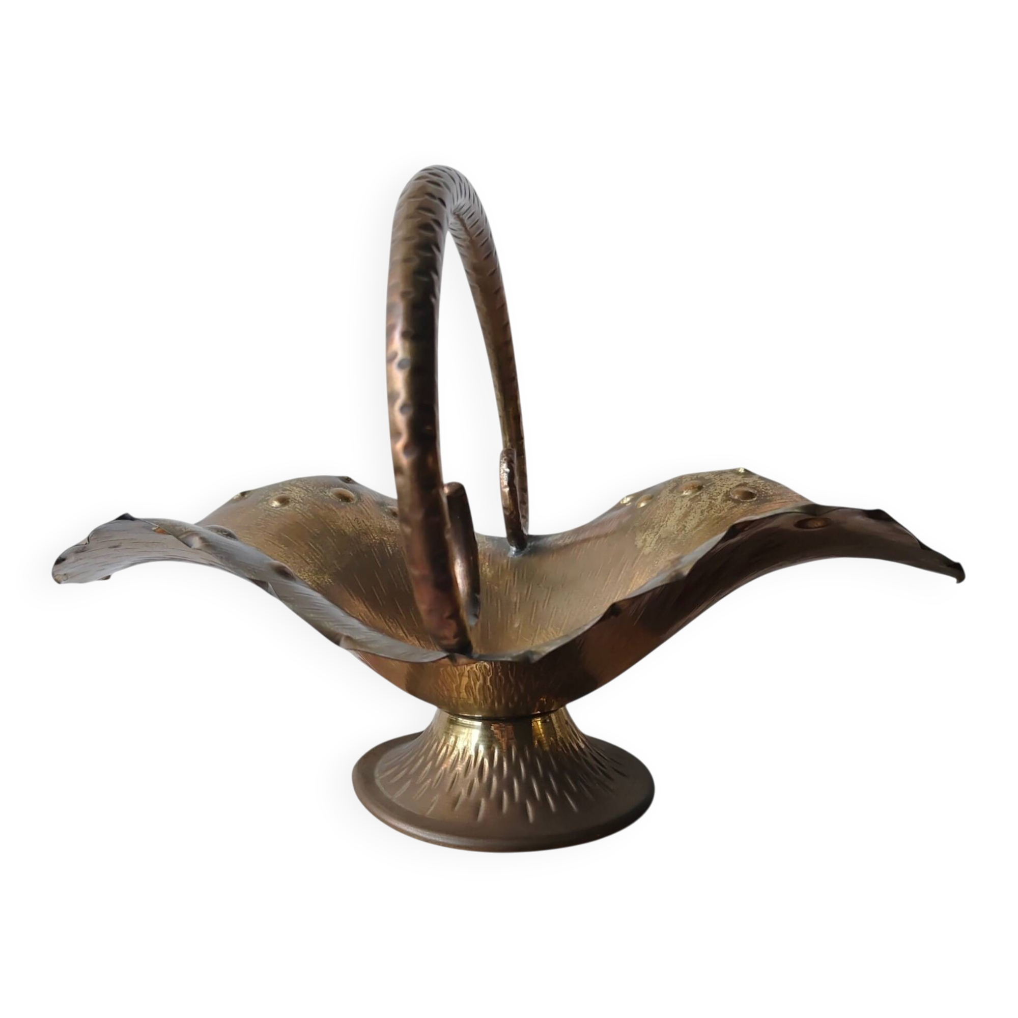 Modernist hammered copper fruit basket, Vienna (Austria)