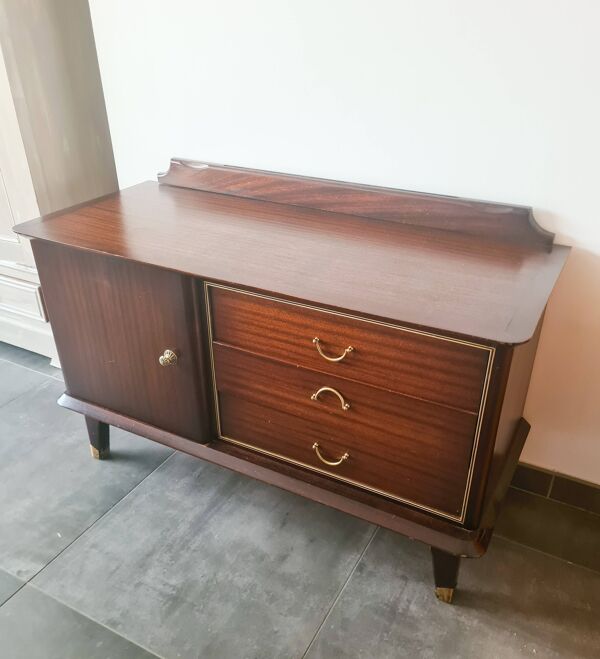 Enfilade en bois foncé et finitions laiton pieds compas