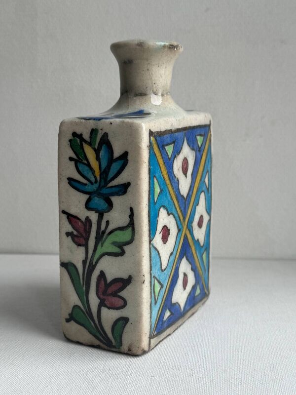 Vase bouteille Kadjar Iznik Perse XIX ème