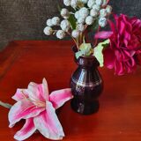 Vase en verre violet